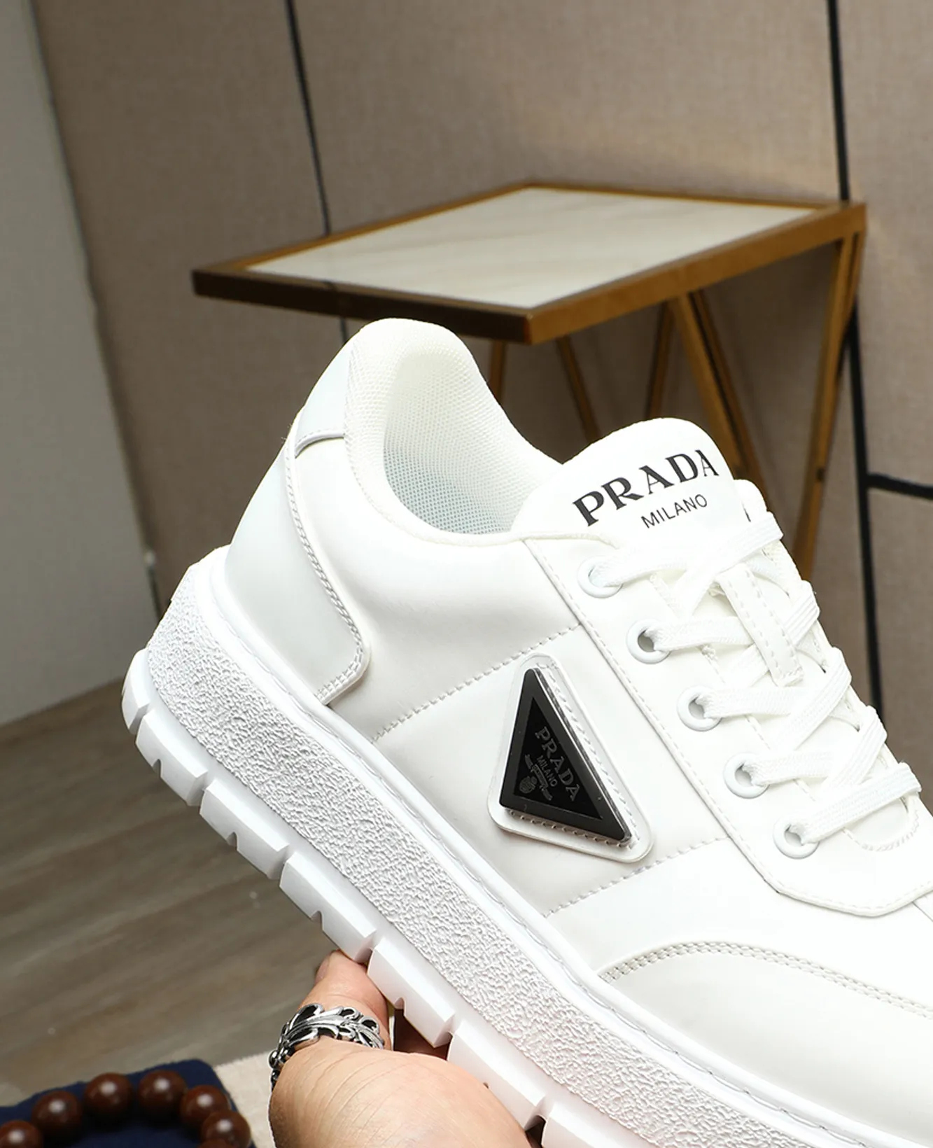 Men's shoes 💰580 high version official website popular models are on the market, 🆘 trendy brand (Prada) mainly promotes popular models, avant-garde and versatile fashionable men's shoes private version mold opening, cowhide surface splicing 1:1 replica... fashionable and simple, original imported cowhide lining cowhide feet; the atmosphere and personality are more fashionable, eye-catching and pursuing class. It will subvert the old idea and be a must-have for fashion trendsetters with you! Must keep it for yourself! Tall and comfortable, large and low, high-end quality workmanship. Code number: 38-45
